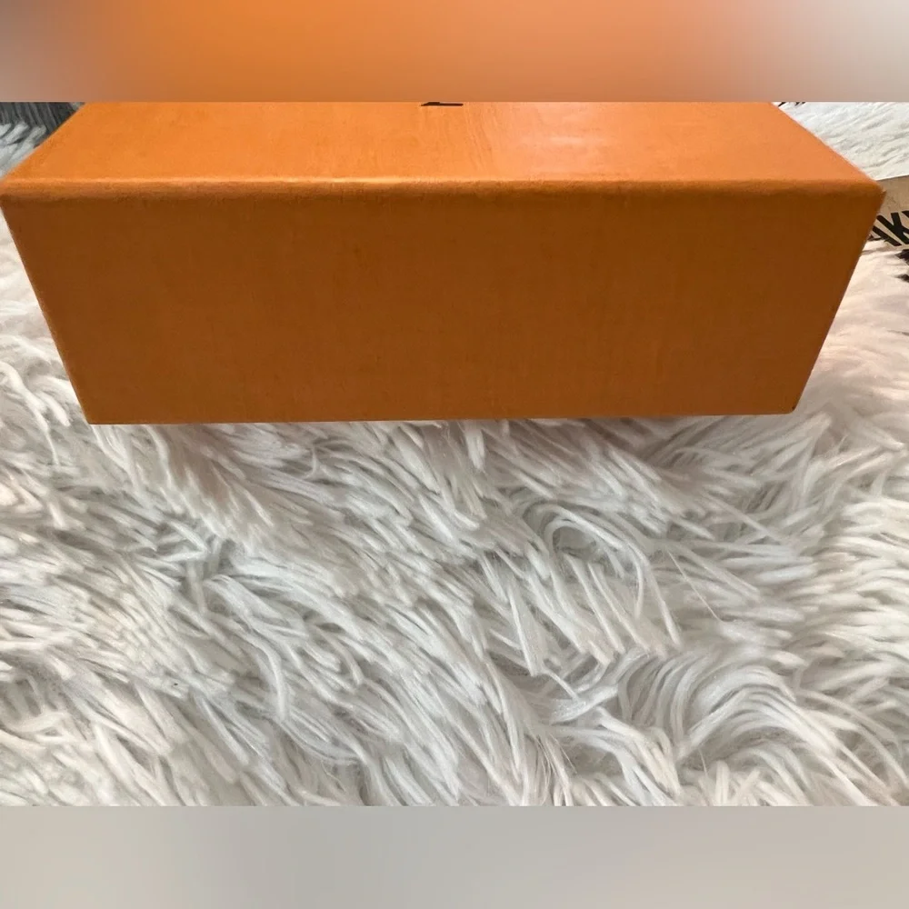 Authentic Louis Vuitton Small Gift Box, Holiday Ribbon and Holiday Gift Card - Picture 6 of 11